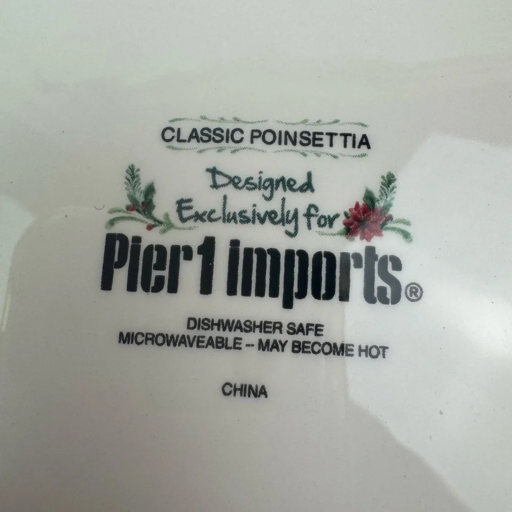 Lot Of 4 Pier 1 Imports Classic Poinsettia Pattern 9” Plates 10822327 READ FLAWS